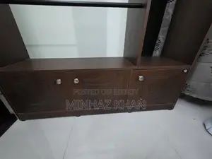 কাঠের কাপড়ের আলনা বিক্রি হবে – ভালো অবস্থায়