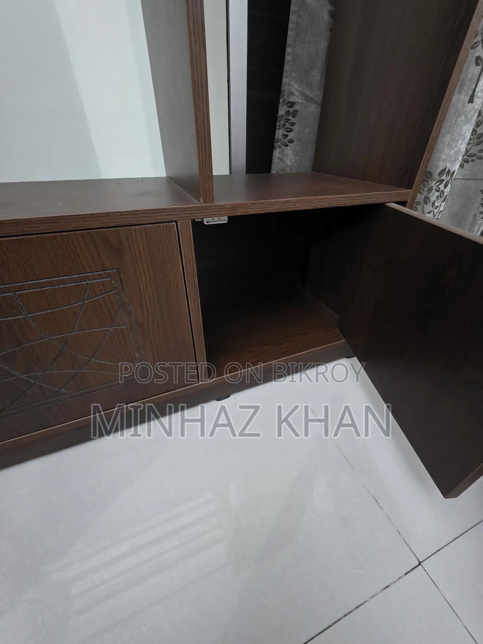 কাঠের কাপড়ের আলনা বিক্রি হবে – ভালো অবস্থায়