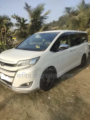 Toyota Noah 2017 Pearl