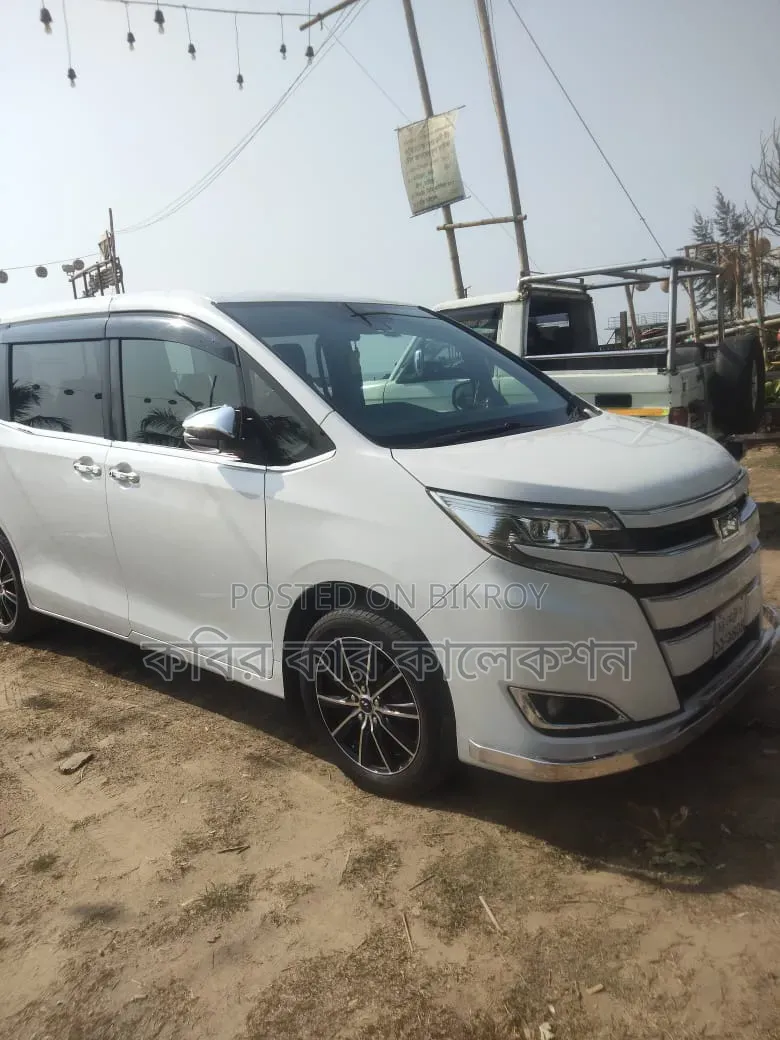 Toyota Noah 2017 Pearl