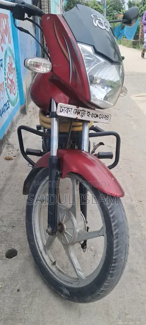 মাহিন্দ্রা মোজো ২০১৫ রেড