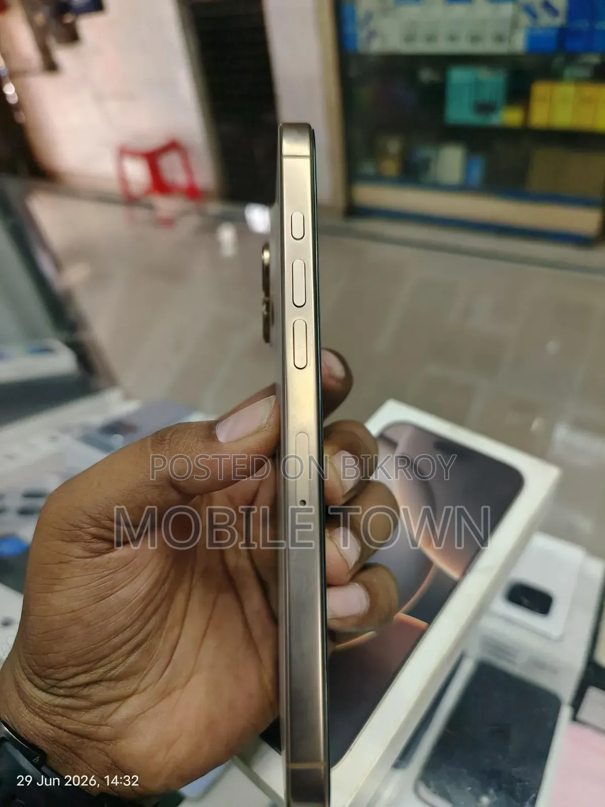 অ্যাপল আইফোন ১৬ প্রো ম্যাক্স ২৫৬ জিবি গোল্ড