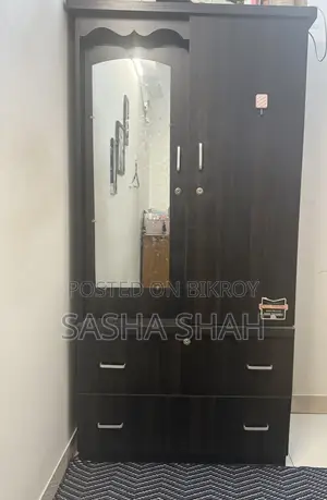 প্রিমিয়াম কোয়ালিটির আলমারি খুব ভালো যত্ন নেওয়া