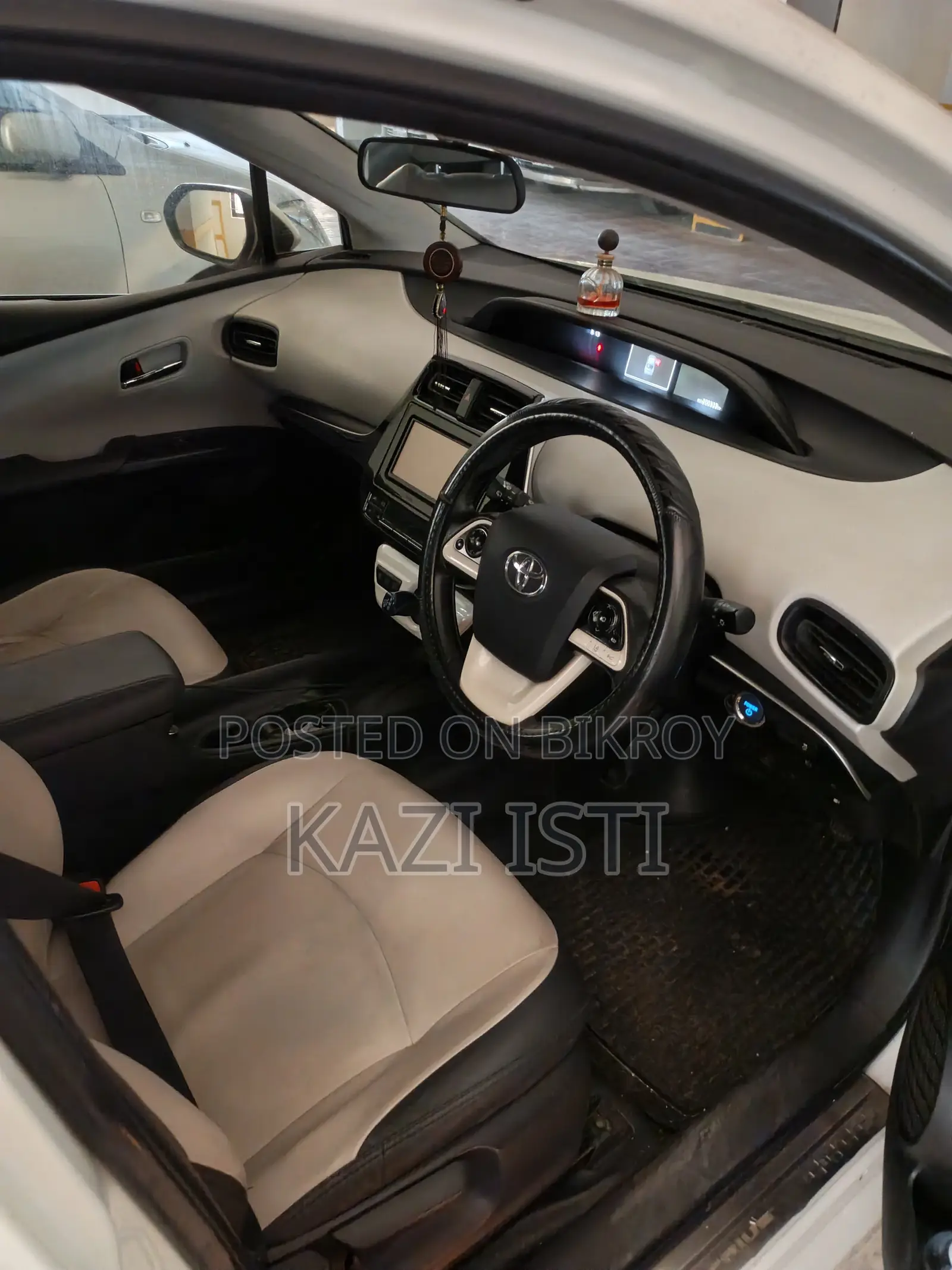 Toyota Prius 2017 White