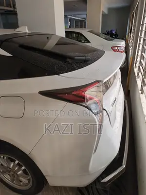 Toyota Prius 2017 White