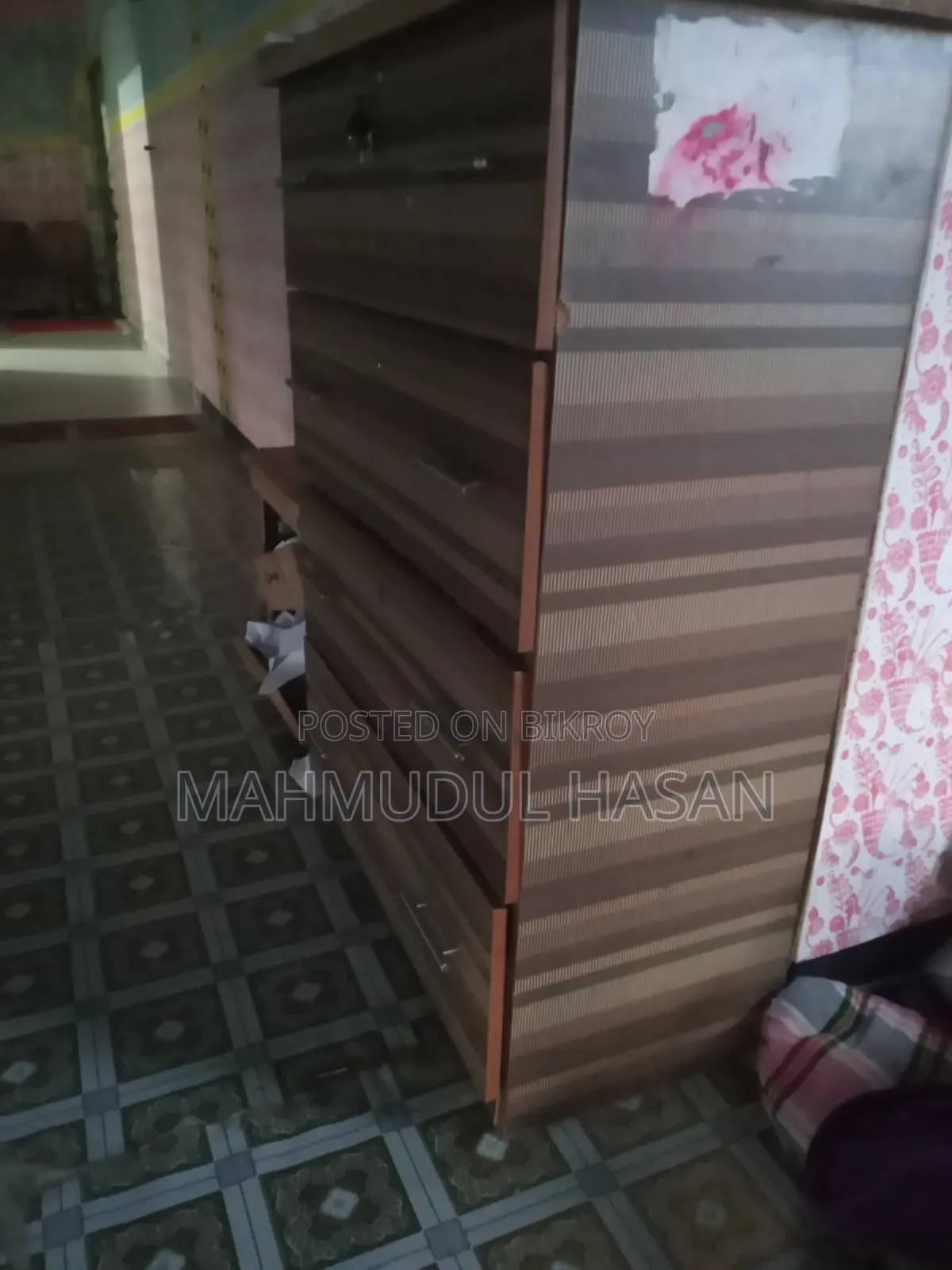 4/6 feet board separate lock drawer wardrobe