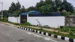 5 katha plot for sale in Sector 21 at a low price.