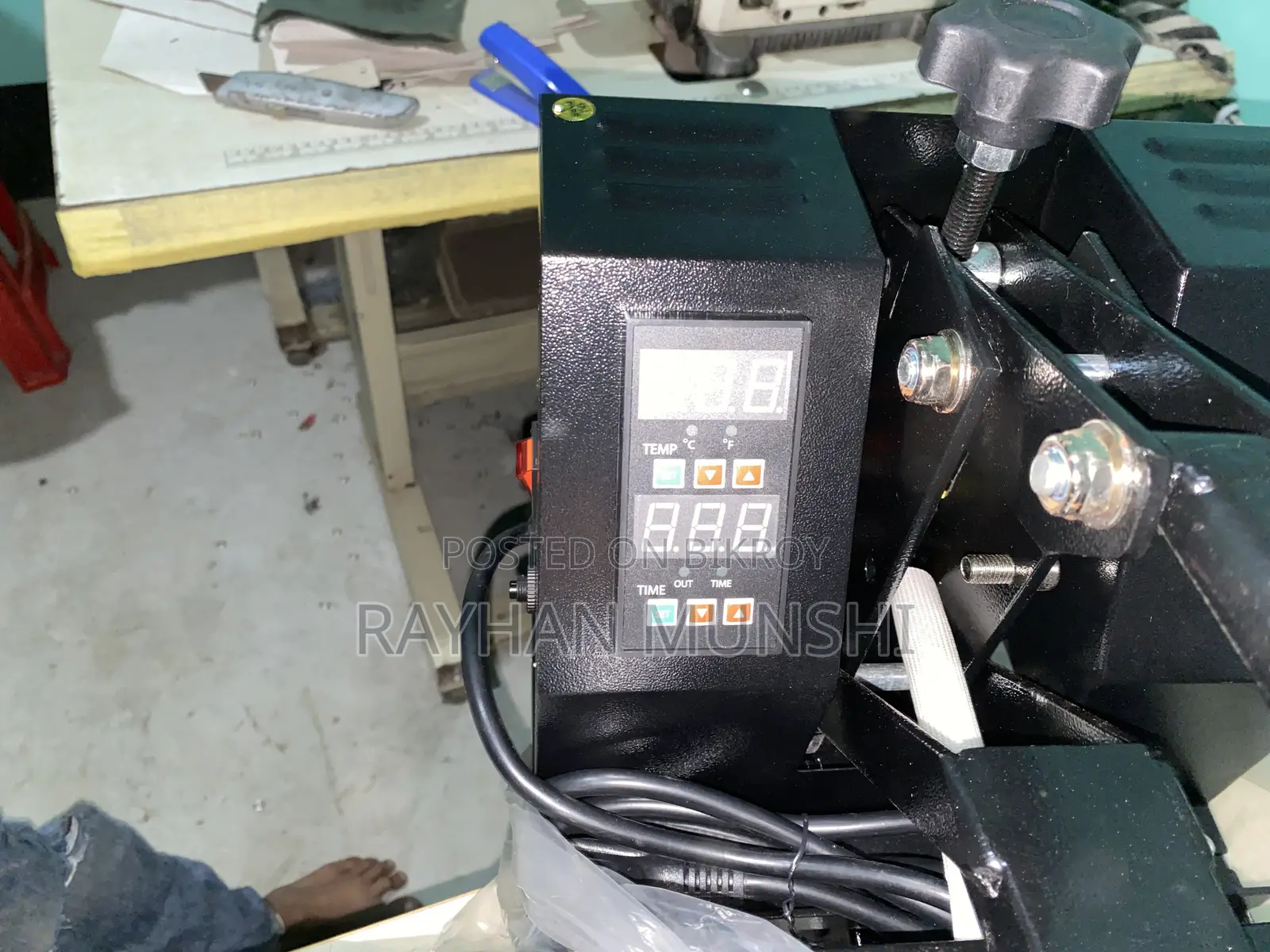 Digital Heat Press Machine 15/15. Includes free Teflon and heat-proof tape.