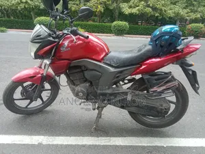 Honda CB 2018 Red