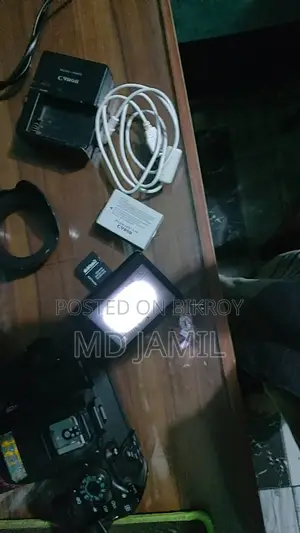 700d DSLR camera, has shadow, but no issues with photos or videos
