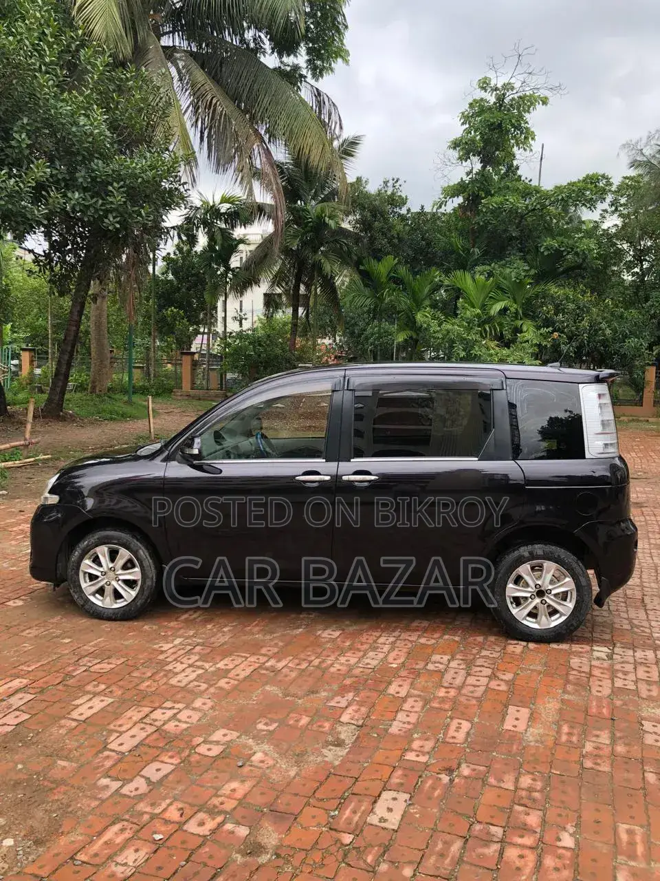 Toyota Sienta 2013 Purple