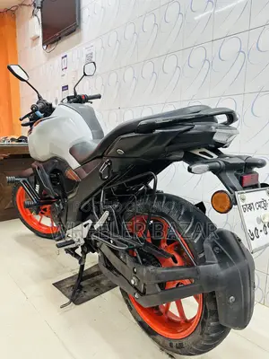 ইয়ামাহা এফজেড ২০২৪ সাদা