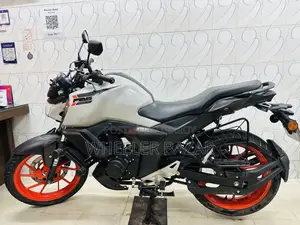 ইয়ামাহা এফজেড ২০২৪ সাদা