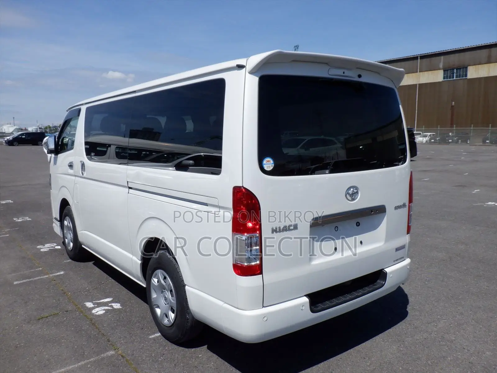 Toyota HiAce 2023 Pearl