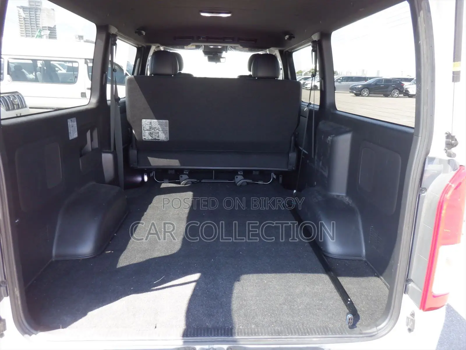 Toyota HiAce 2023 Pearl