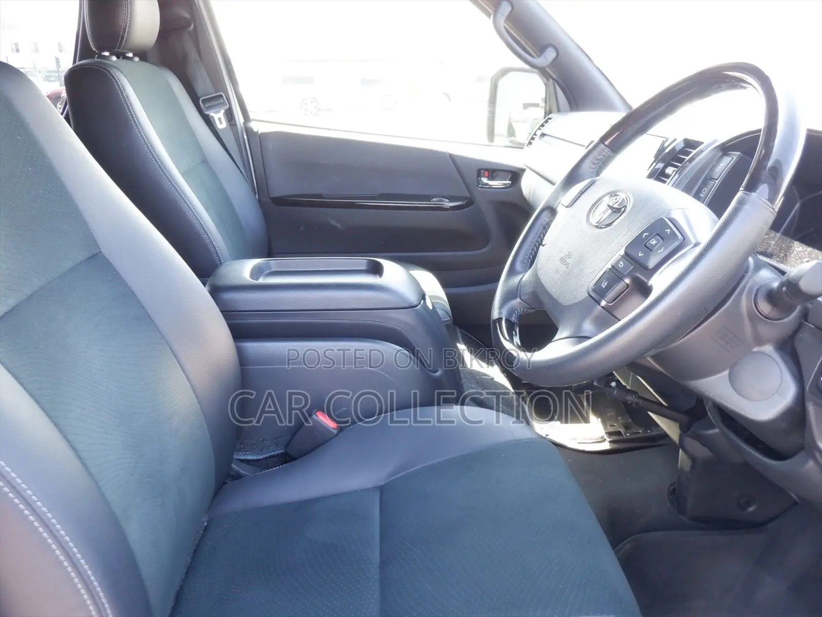 Toyota HiAce 2023 Pearl