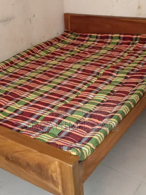 Bed and mattress for sale 5/7 feet