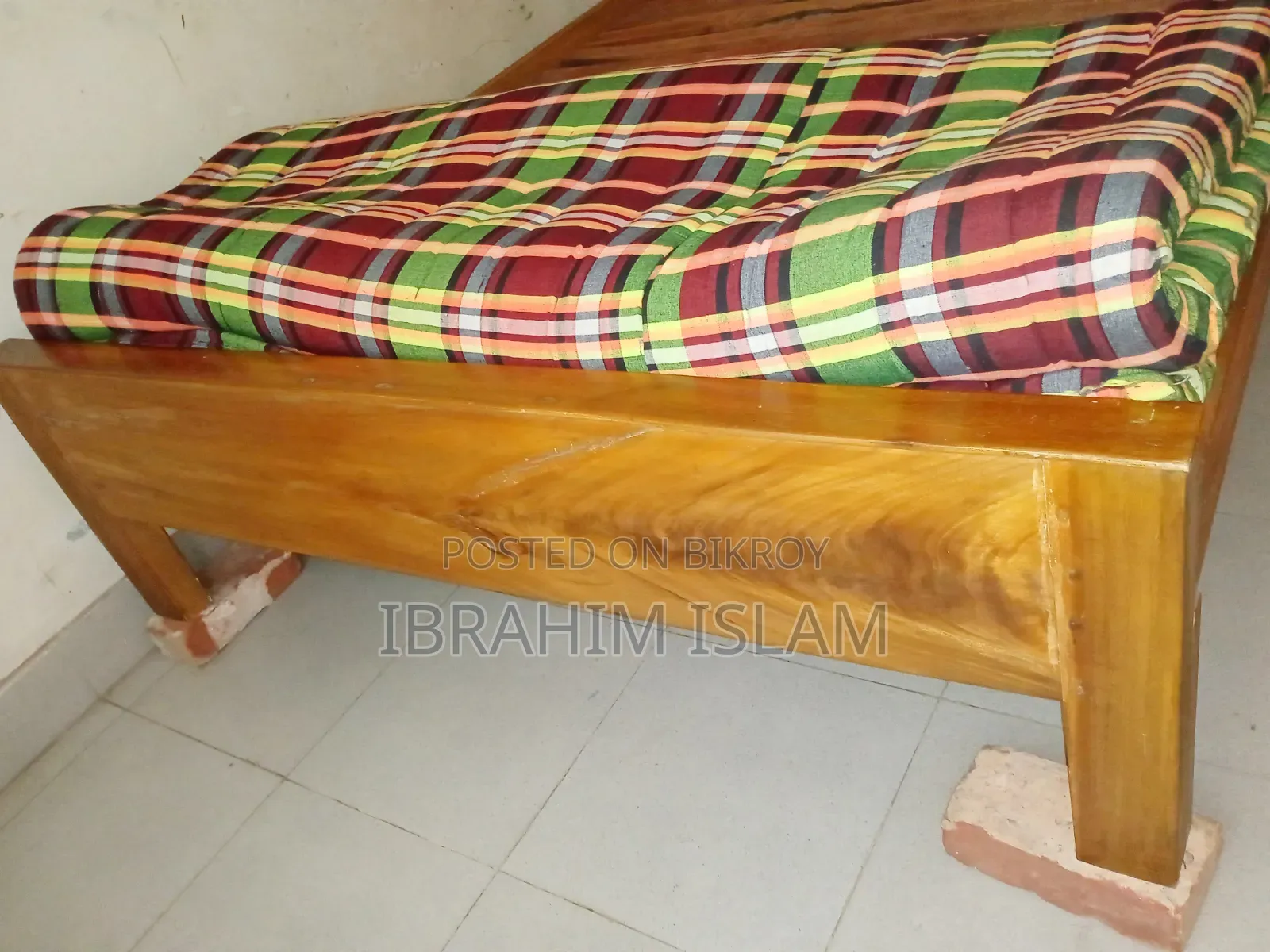 Bed and mattress for sale 5/7 feet