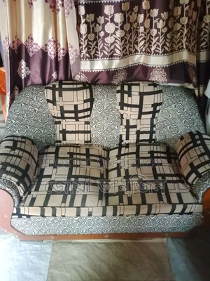 ঘরের আসবাবপত্র