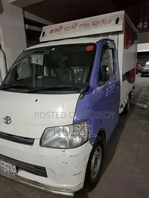 Toyota LiteAce Covered Van