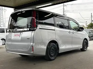Toyota Noah 2021 Silver
