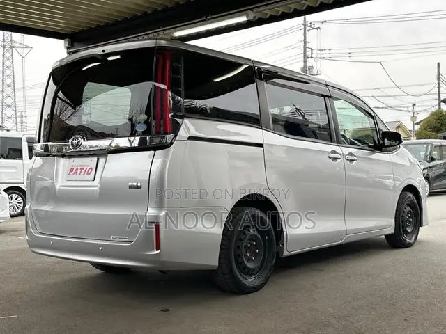 Toyota Noah 2021 Silver