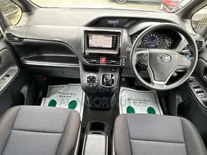 Toyota Noah 2021 Silver