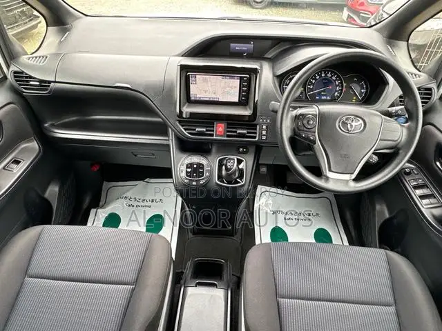 Toyota Noah 2021 Silver