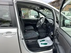 Toyota Noah 2021 Silver