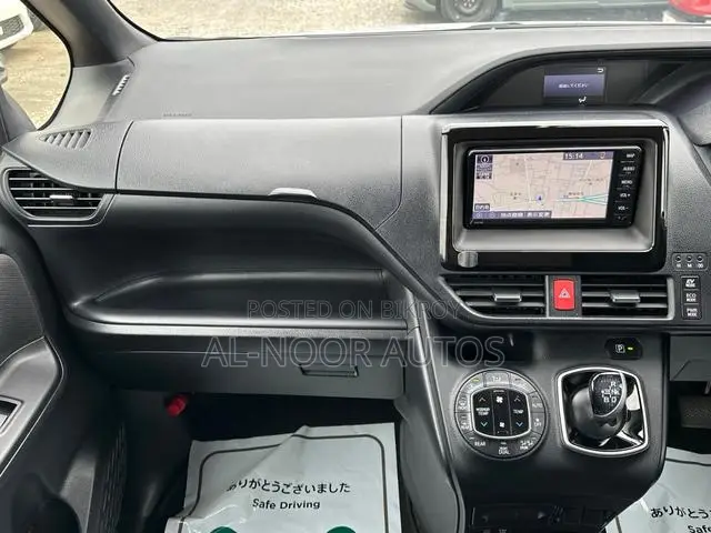 Toyota Noah 2021 Silver
