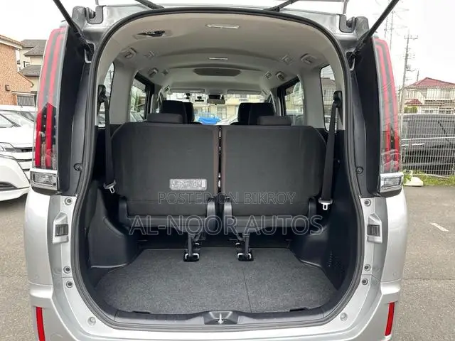 Toyota Noah 2021 Silver