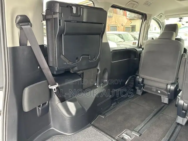Toyota Noah 2021 Silver