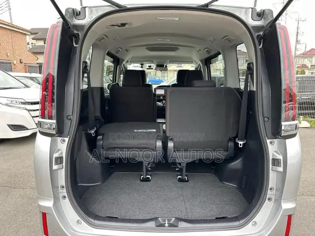 Toyota Noah 2021 Silver