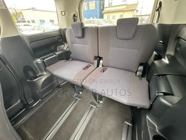 Toyota Noah 2021 Silver