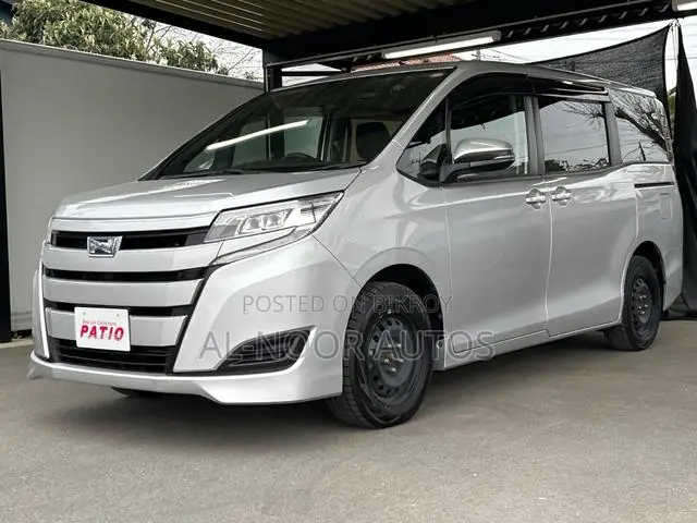 Toyota Noah 2021 Silver