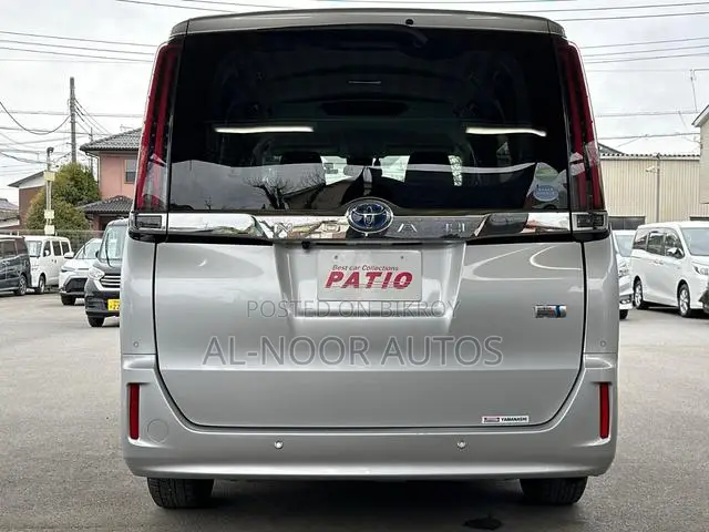 Toyota Noah 2021 Silver