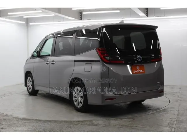 Toyota Noah 2022 Brown