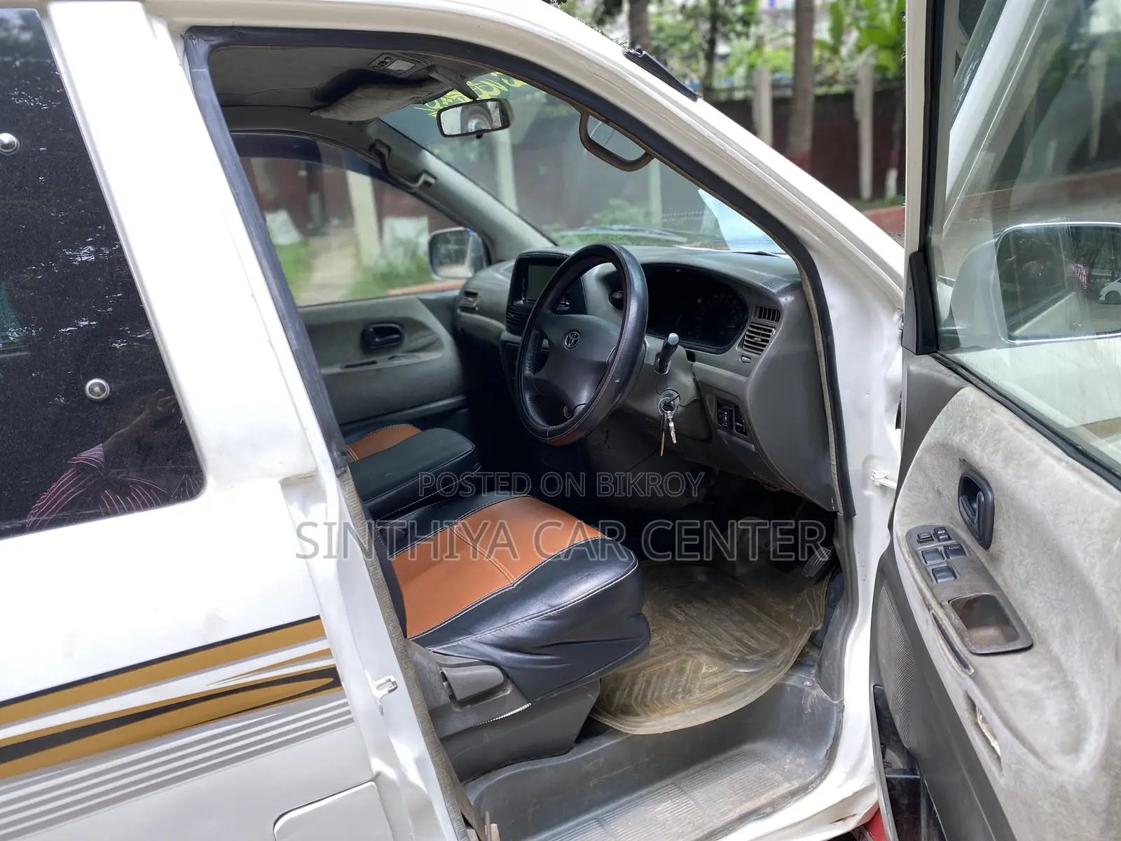 Toyota Grand HiAce 2001 White