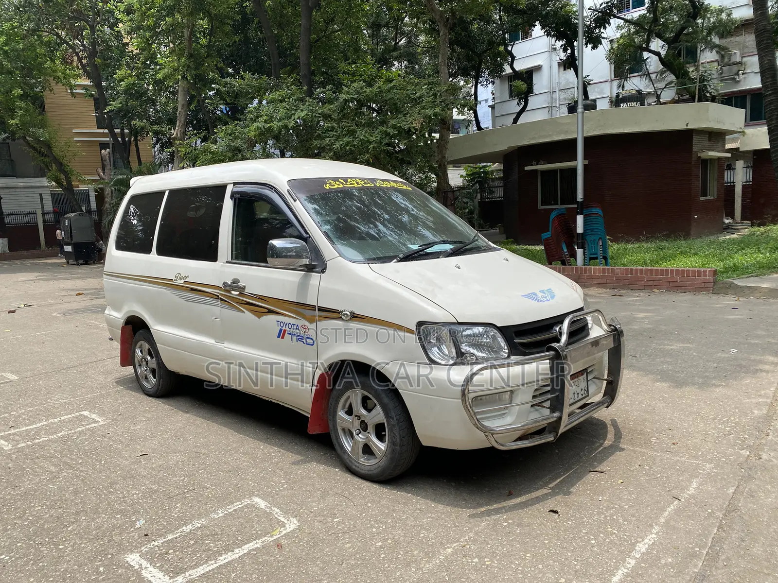 Toyota Grand HiAce 2001 White