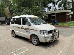 Toyota Grand HiAce 2001 White