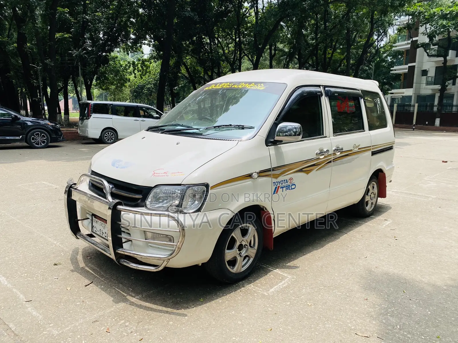 Toyota Grand HiAce 2001 White
