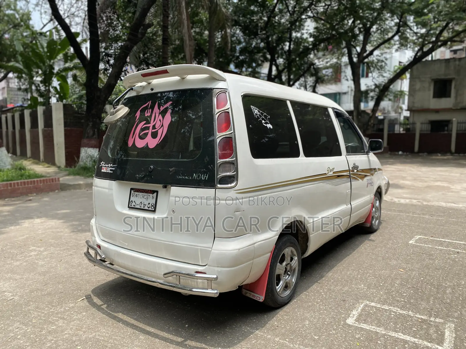 Toyota Grand HiAce 2001 White