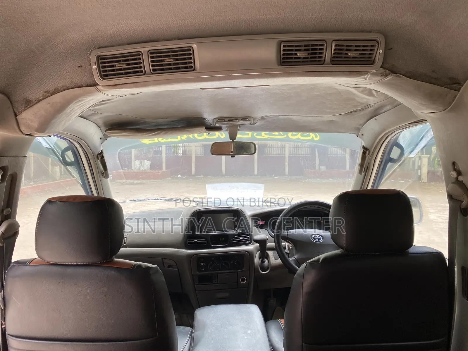 Toyota Grand HiAce 2001 White