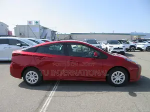 Toyota Prius 2021 Red