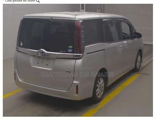 Toyota Noah 2021 Silver
