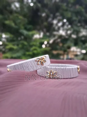 মেয়েদের হাতে তৈরি চুড়ি