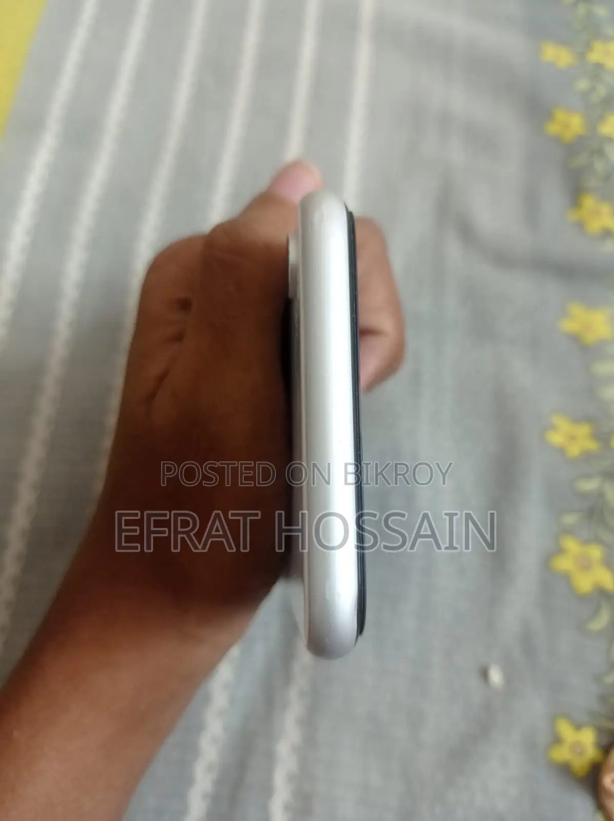 অ্যাপল আইফোন এক্সআর ৬৪ জিবি হোয়াইট