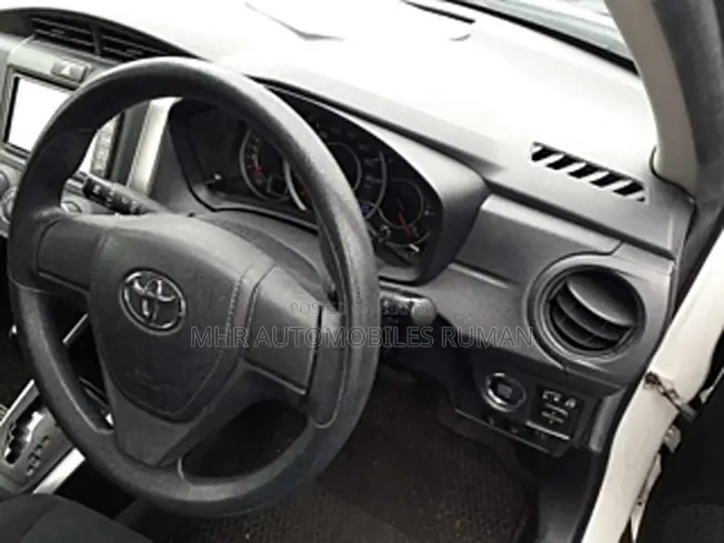 Toyota Corolla Fielder 1.5 Petrol FWD 2021 White