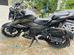 সুজুকি জিক্সার ২৫০ ২০২৫ কালো
