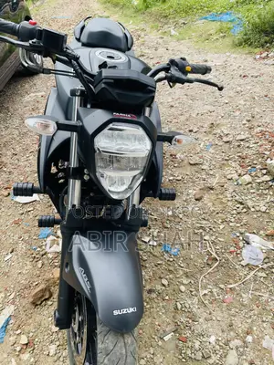 সুজুকি জিক্সার ২৫০ ২০২৫ কালো